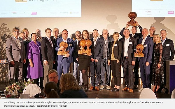 Portrait Unternehmerpreis Region38 Pastellzeichnung 2024 i