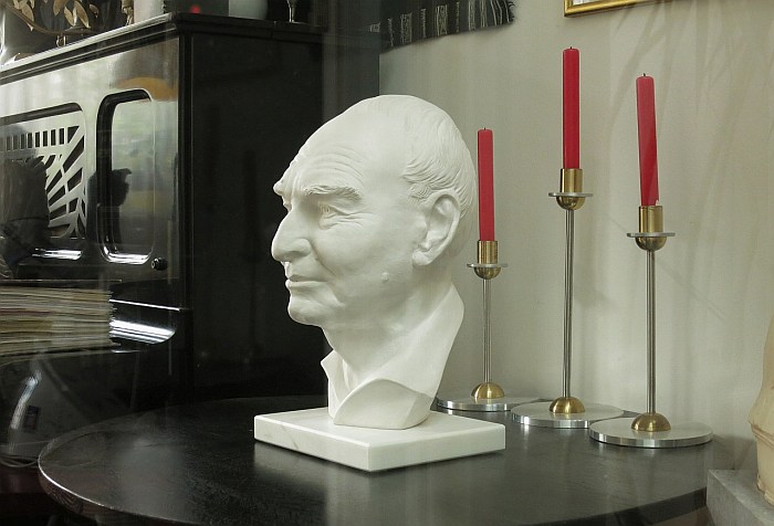 Prof. Dr. Klaus Fittschen Portraitkopf des Archäologen von Magnus Kleine Tebbe k