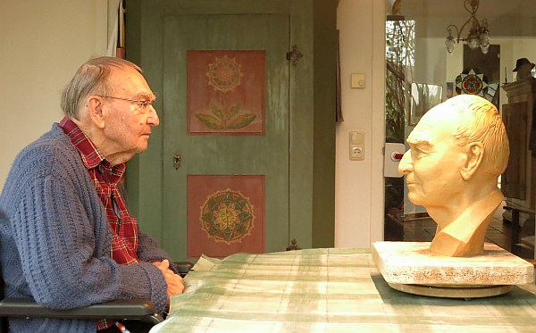 Prof. Dr. Klaus Fittschen Portraitkopf des Archäologen von Magnus Kleine Tebbe b