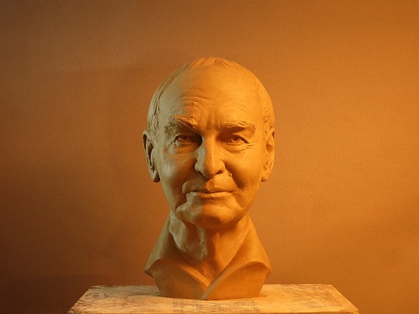 Prof. Dr. Klaus Fittschen Portraitkopf des Archäologen von Magnus Kleine Tebbe c