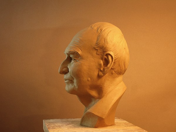 Prof. Dr. Klaus Fittschen Portraitkopf des Archäologen von Magnus Kleine Tebbe e