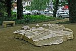 Ruehme Landwehr Steinrelief j Fertigstellung a