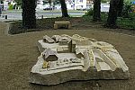 Ruehme Landwehr Steinrelief j Fertigstellung b