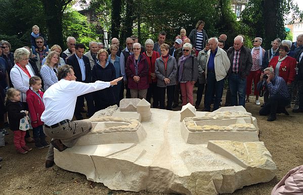 Ruehme Landwehr Steinrelief k Einweihung b